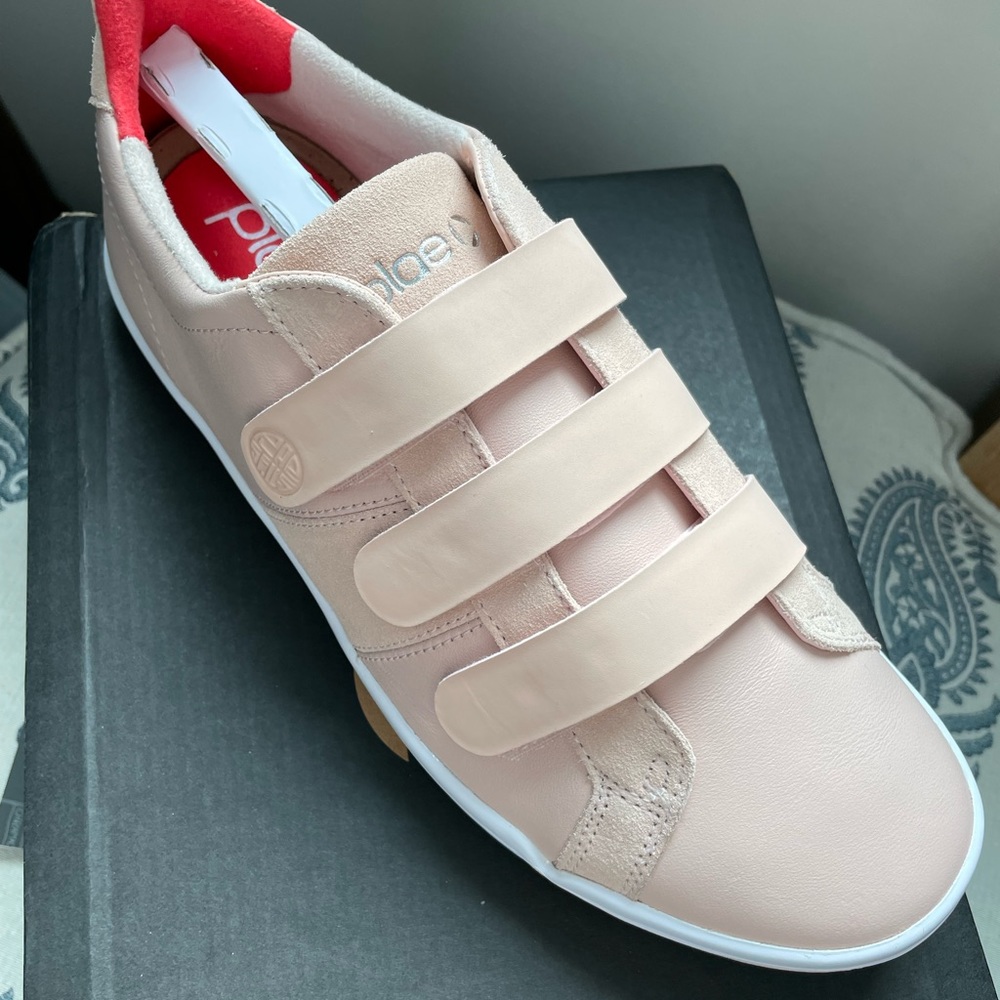 NWT PLAE Larkin sneaker size 10